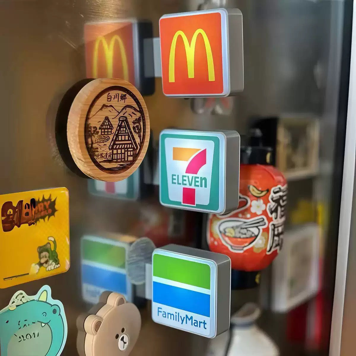 好宅選品 🏠 迷你招牌冰箱貼 發光招牌 星巴克 全家 JR 羅森 視力檢查表 迷你燈箱 玩具 模型