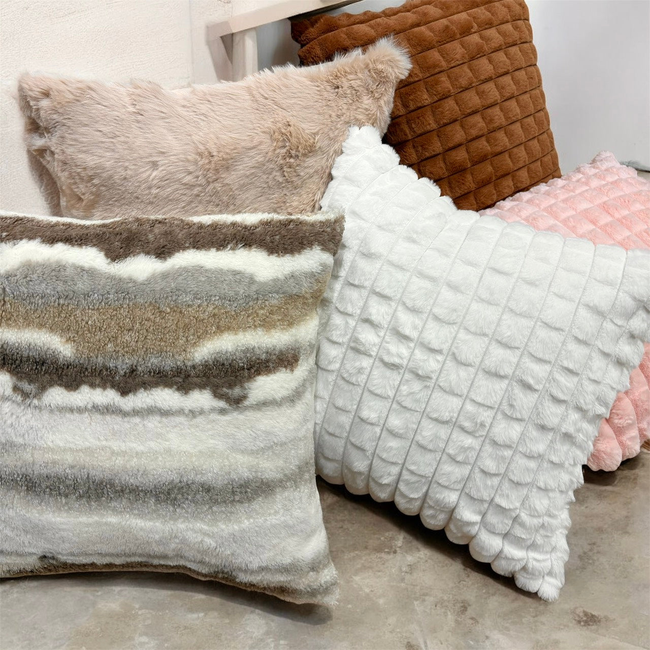 好宅選品 🏠 【絨布抱枕】枕套 馬年新年佈置 親膚 長短仿兔毛 枕頭 午睡枕 長形枕  沙發枕