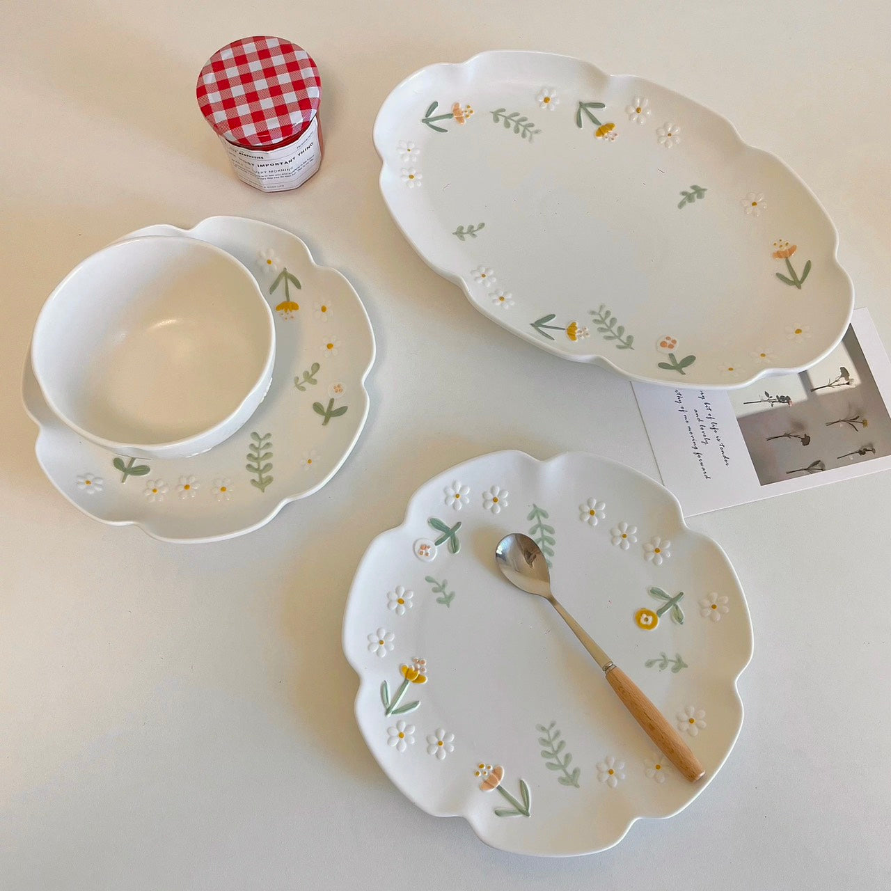 好宅選品 🏠 法式浮雕小雛菊 陶瓷碗 餐具 碗公 餐碗 飯碗 器皿 餐盤 8吋盤 陶瓷盤 魚盤