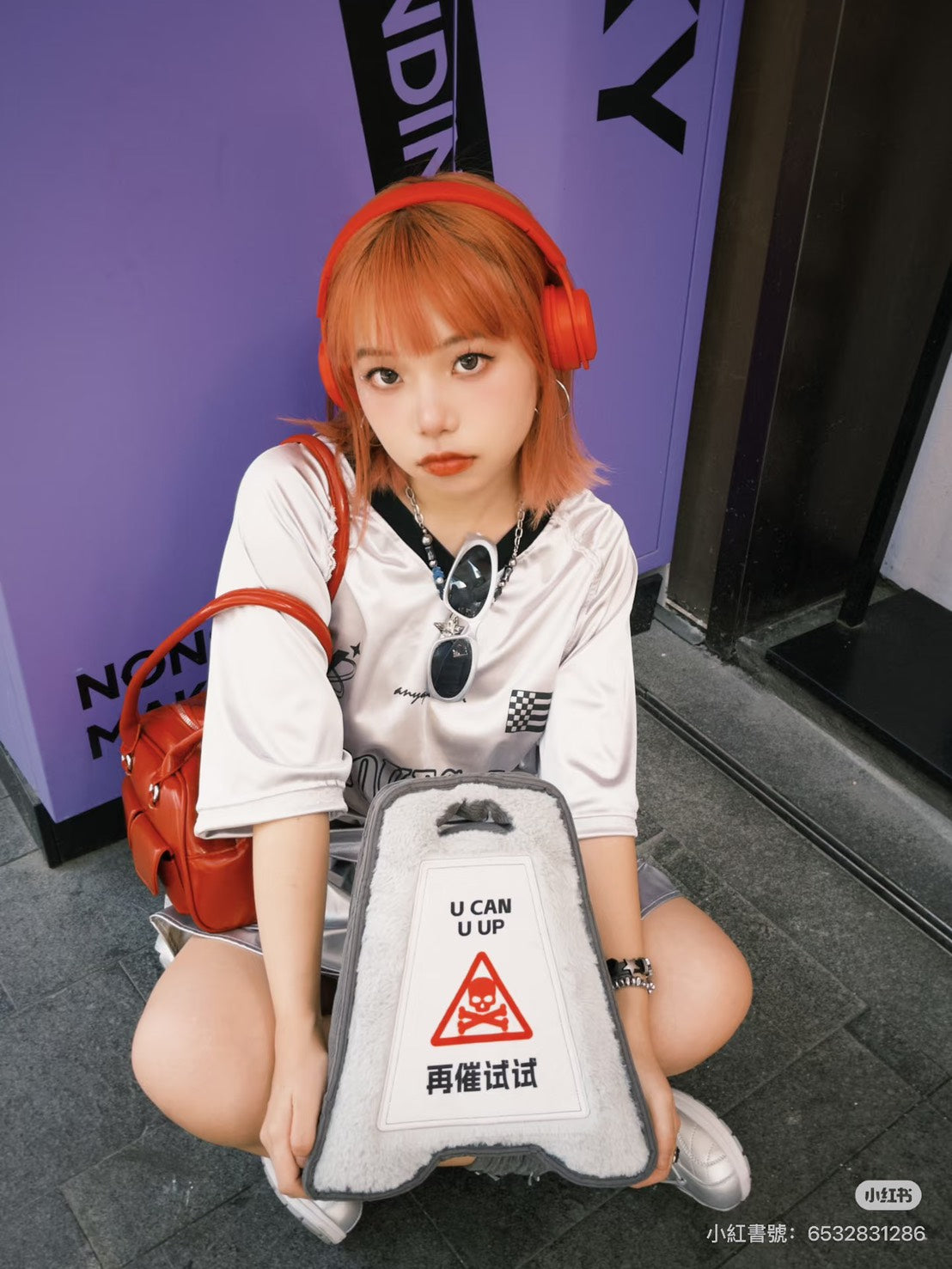 現貨秒發 🏠  正版 POP SUNDAY  警示牌抱枕 吊卡包裝 小心老腰 靠墊 毛絨抱枕 靠枕 在催試試