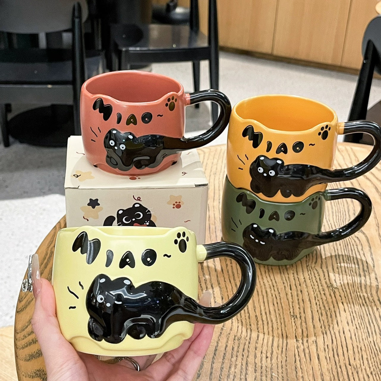 好宅選品 🏠 浮雕貓咪杯 附攪拌棒 陶瓷杯 疊疊水杯 點心杯 早餐杯 馬克杯 生日禮物