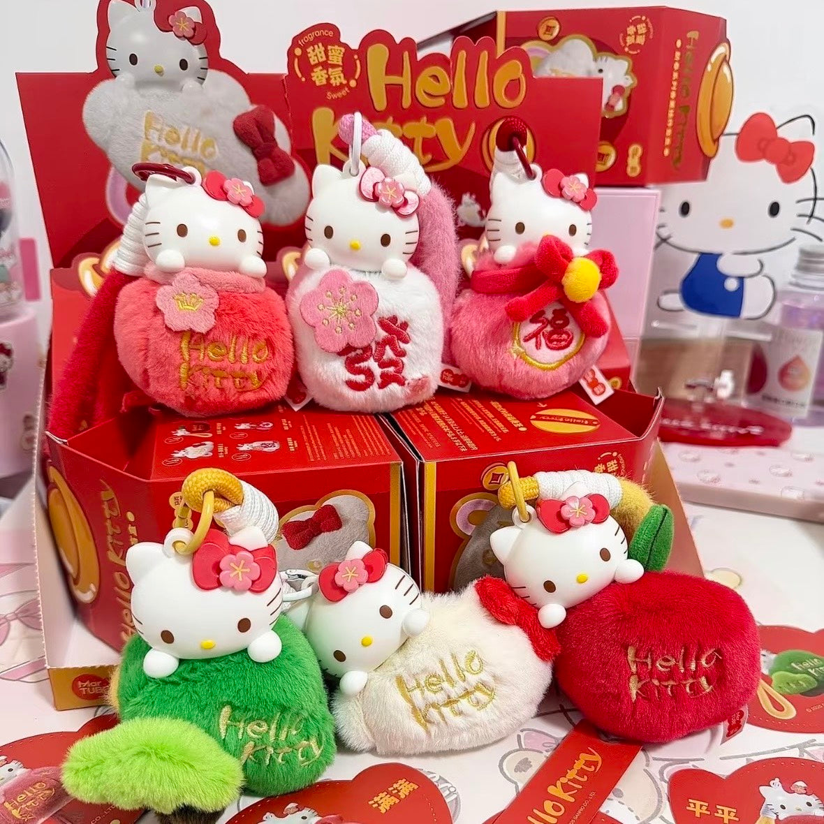 現貨秒發 ✅  Hello Kitty 新春 香薰 掛件 馬克圖布 香包 香氛 掛飾 吊飾 盲盒