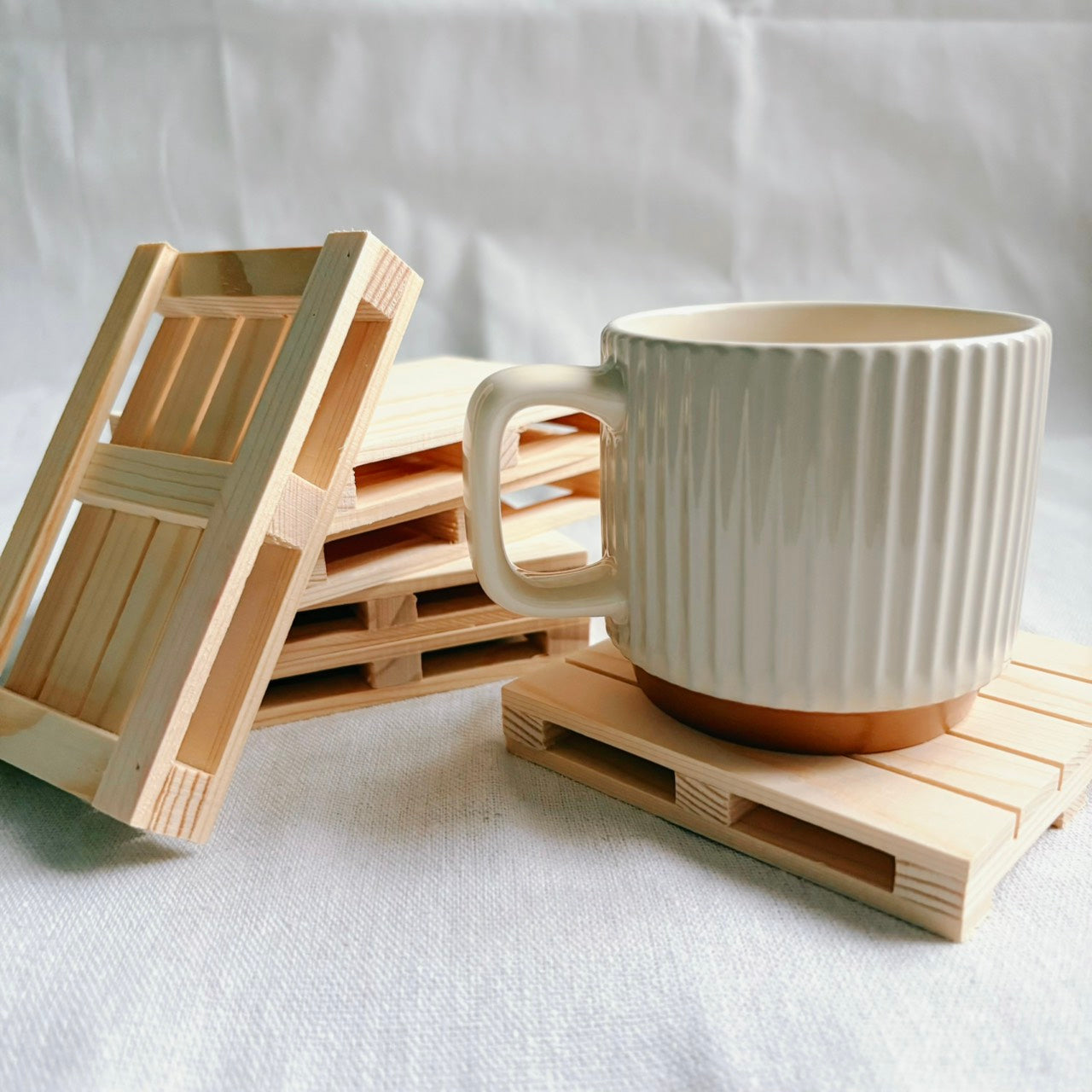 好宅現貨 🏠 迷你棧板杯墊 DIY 小木托 隔熱墊 擺拍道具 木質棧板 小架板 展示木架 手機支架 微縮場景道具