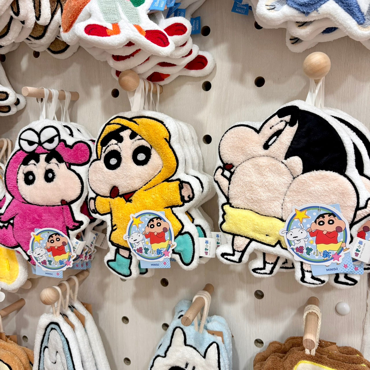 現貨秒發 ⚡ Miniso 蠟筆小新 擦手巾 鱷魚山 雨衣 露屁屁 掛式吸水加厚毛巾 擦手帕 洗手小方巾 名創優品