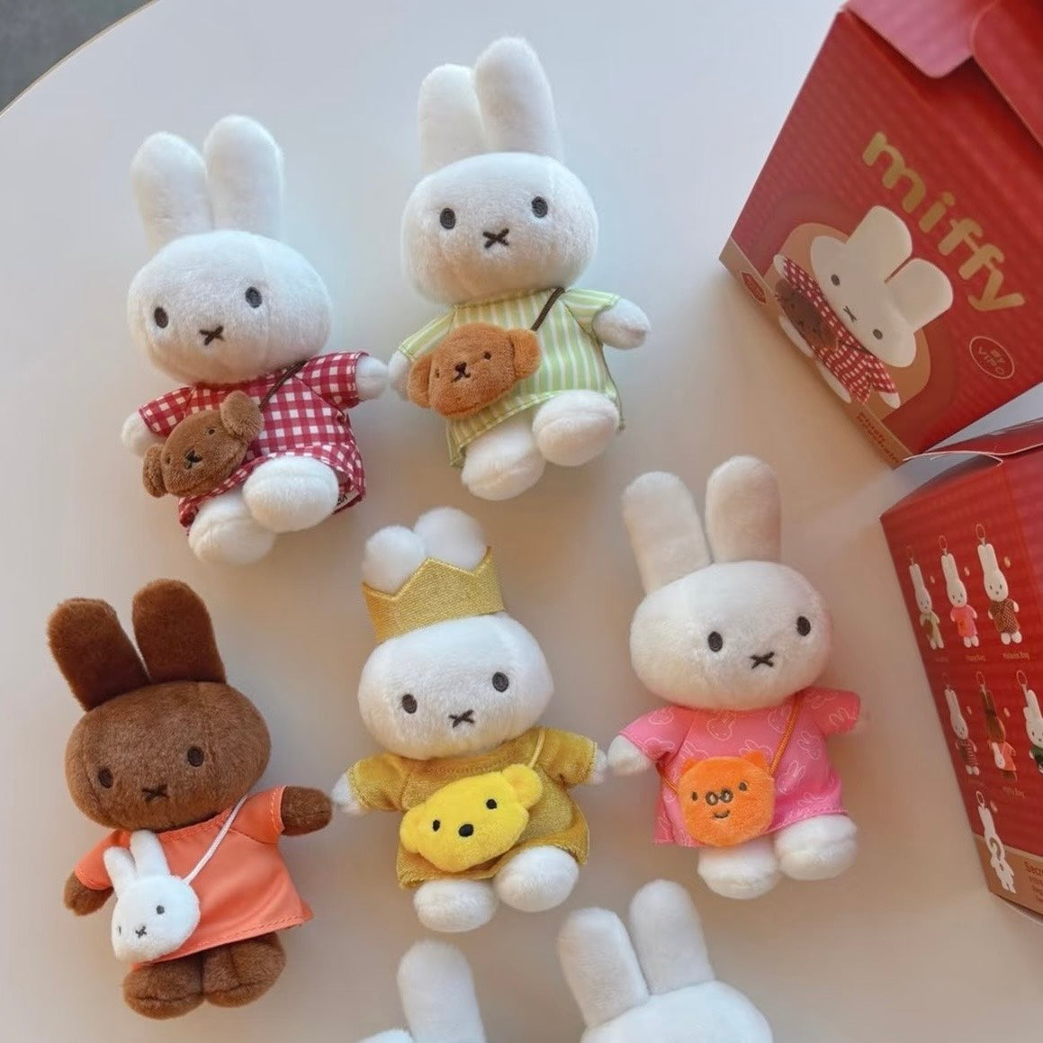 現貨秒發 ⚡ Miffy 米飛兔 出遊系列 盲盒 VIPO 潮玩 禮物 米菲 手錶 公仔 毛絨公仔 娃娃 掛飾 隱藏