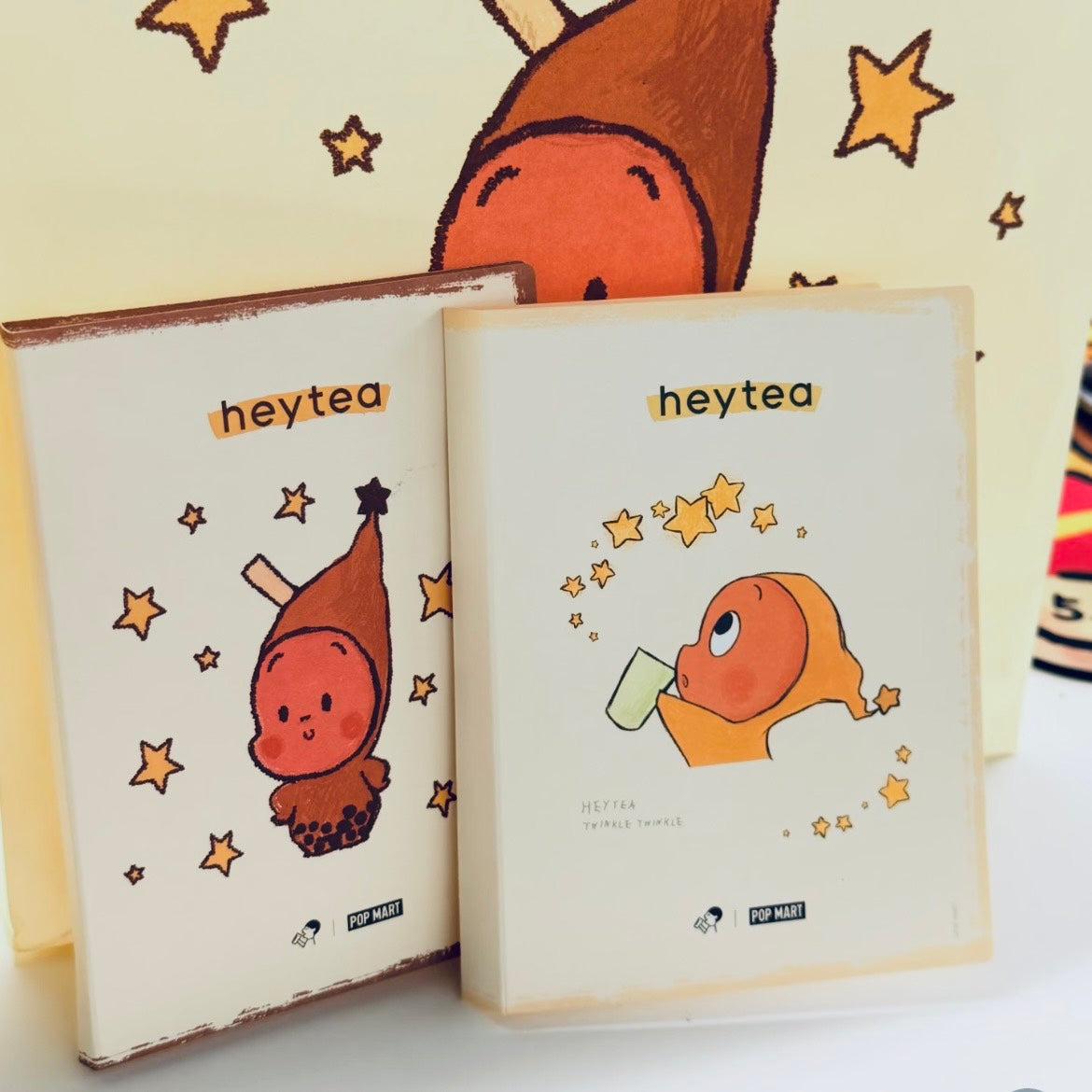 快速預購⚡星星人 珍珠奶茶 & 櫻桃冰茶 喜茶聯名 徽章 茶瓶款 舉杯款 積分兌換 萌粒 泡泡瑪特 popmart 公仔 吊卡