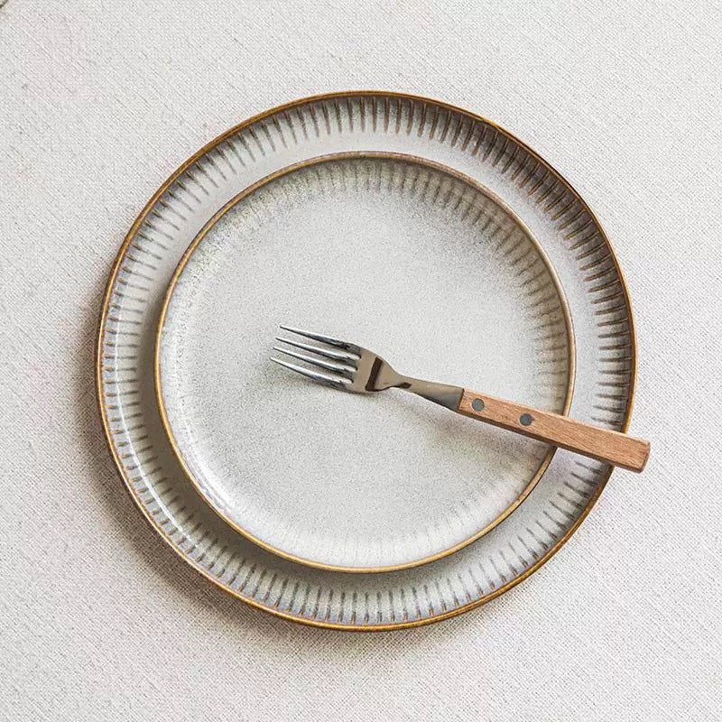 好宅選品 🏠 浮紋雕刻 陶瓷淺盤 餐盤 餐具 家用復古有個性 托盤 陶瓷盤