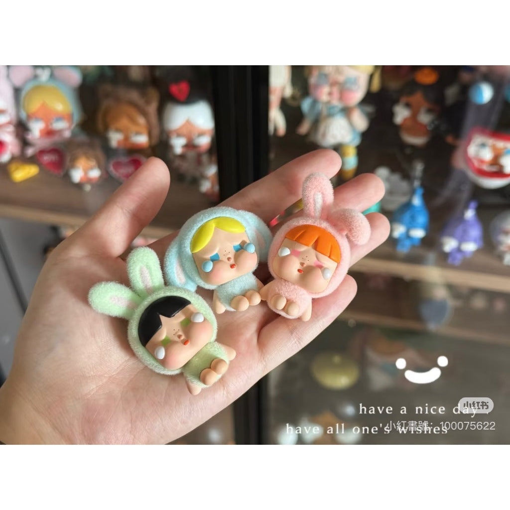 快速預購 ✅ 哭娃 飛天小女警 【中娃】 Crybaby 確認款 公仔 花花 泡泡 毛毛 吊卡 泡泡瑪特 手辦