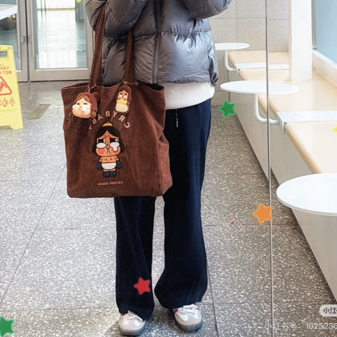 快速預購🔥 哭娃 甜在一起 毛絨搪膠掛件 耳機包 燈芯絨單肩包 漂浮 泡泡瑪特 公仔 CRY BABY 吊卡 哭哭熊